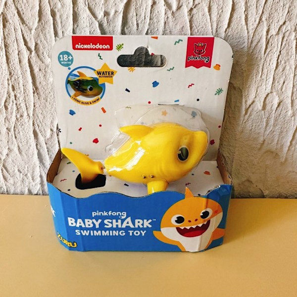 Baby Shark paristokäyttöinen Laula ja Uida kylpylelu Baby Shark (keltainen)