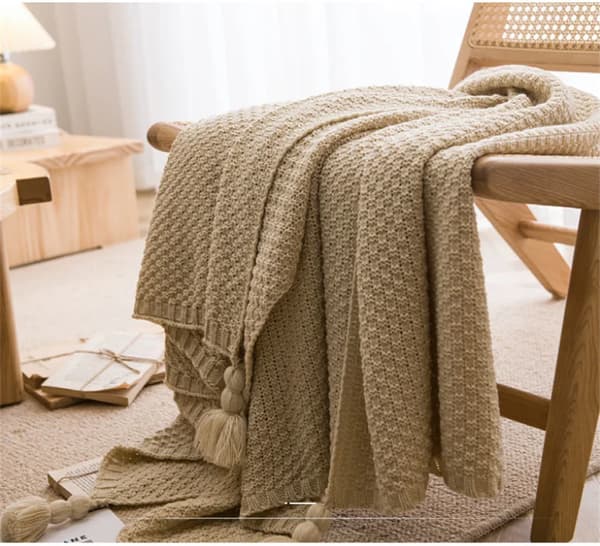 Nordisk seng- og sofateppe, tykt strikket, frynsete sengeteppe, ensfarget bakside, preget Camel 110x150cm