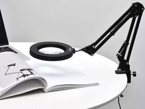LED armatur med forstørrelsesglas, sort