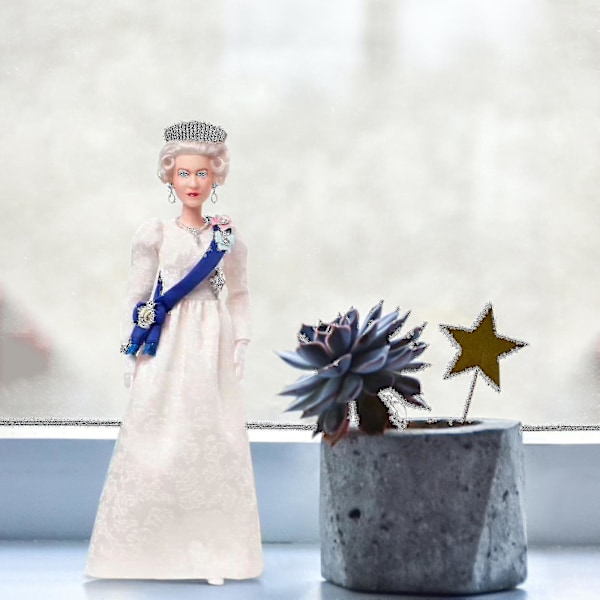 Den Perfekta Julklappen Barbie Signature Drottning Elizabeth II Platinum Jubilee Docka Leksak Harts Jubileumsdocka Samlargåva Den Bästa