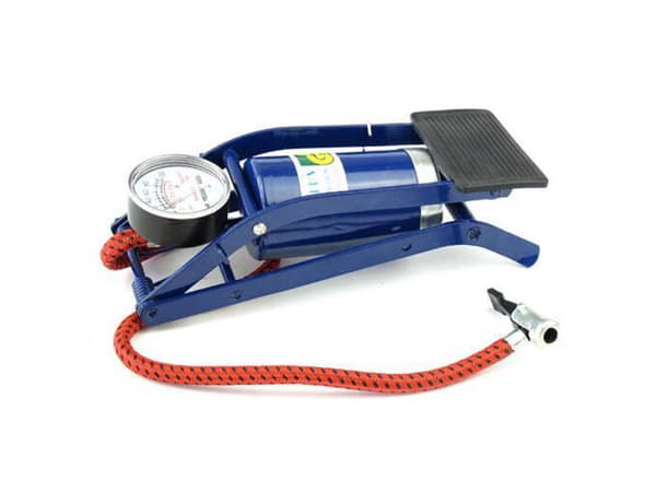 Fotmanövrerad bilpump