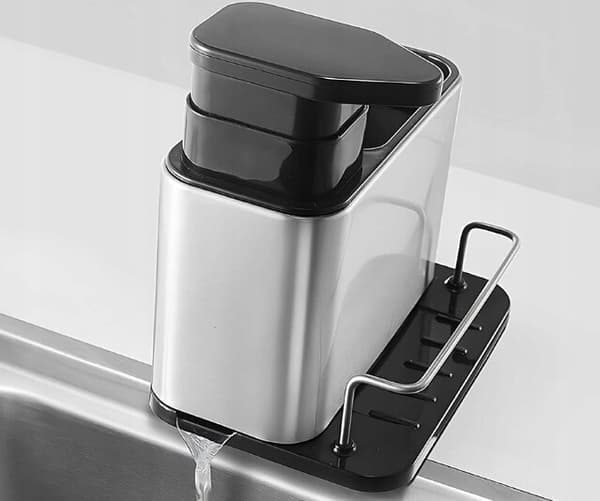 Opvaskemiddeldispenser med svampeholder