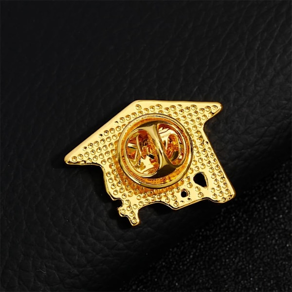 Examenmössa Lapel Nål Souvenir Emblem Emalj Nål Badge Brosch Nål för Jackor Ryggsäck Hatt Märken Tillbehör Examen G