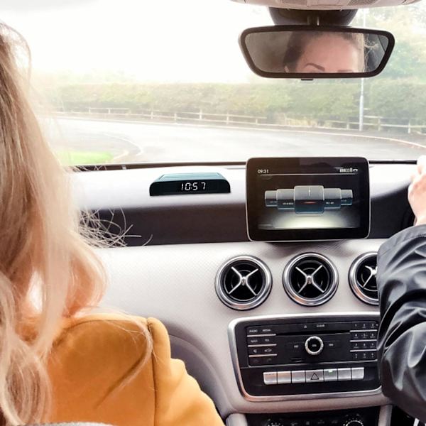 Auton kojelaudan kellot lämpötilan näytöllä, aurinkovoimalla toimiva kello autoon, hehkuva auton kello, elektroninen auton kello, auton kojelaudan kello