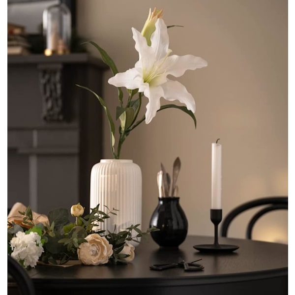 Høj 8 tommer hvid keramisk ribbet vase til hjemmedekor bordcenterstykker, geometrisk design dekorative blomster vase til pampasgræs