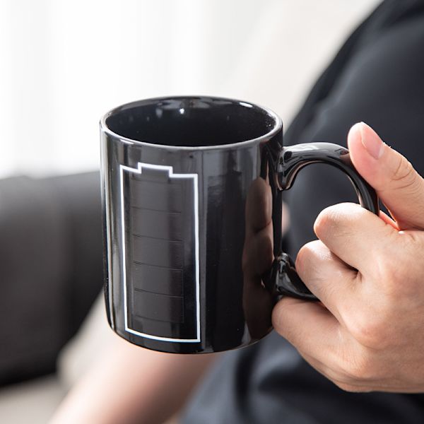 Färgförändrande känslig rolig mugg 11oz, Keramisk uppvärmd kaffemugg av nyhet Batteriladdningsdesignmugg, Coola muggar