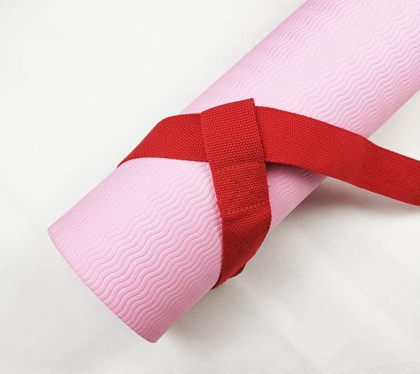 Yogamattbälte, justerbara öglor för alla mattor (matta ingår ej) Red