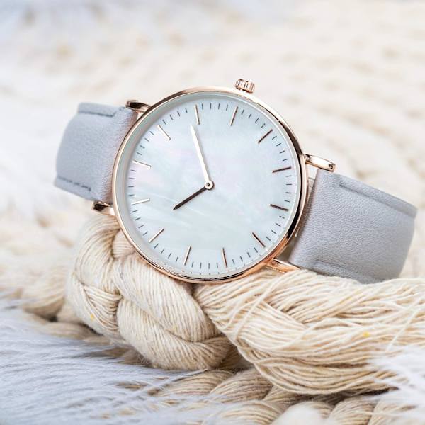 Store klokker for kvinner Dame lærklokke Minimalistisk ultratynn analogt armbåndsur Stor klokke Kvinnegave