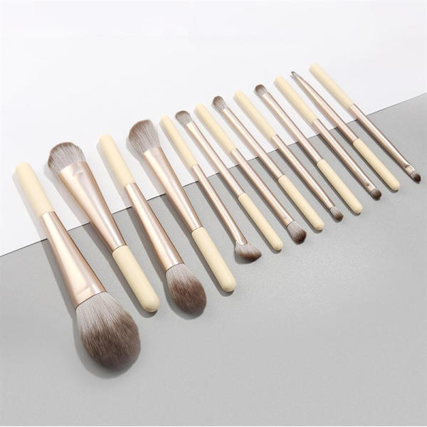 TECHNIQUE PRO SUNLIGHT MAKE-UP BØRSTESÆT - 13 MAKE-UP BØRSTER