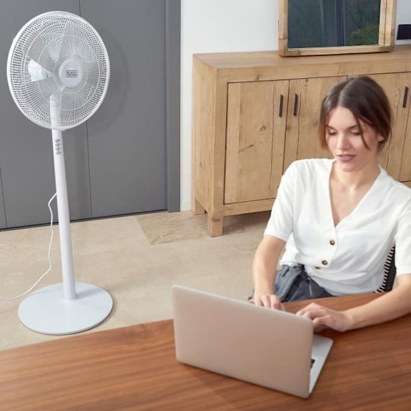 BLACK+DECKER BXEFP60E stående ventilator på 60W, 3 hastigheder, 5 blade, automatisk oscillerende system, justerbar hældning Vit