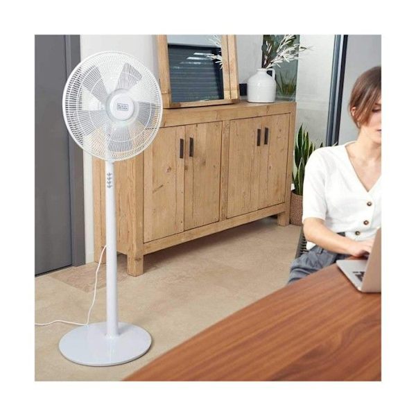 BLACK+DECKER BXEFP60E stående ventilator på 60W, 3 hastigheder, 5 blade, automatisk oscillerende system, justerbar hældning Vit