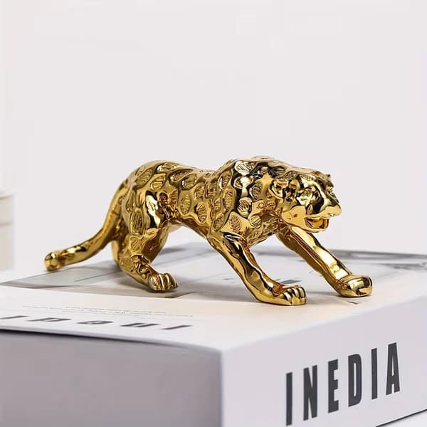 Silverpläterade leopard- eller lejonfigurer är lämpliga för placering i sovrummet. 1PC