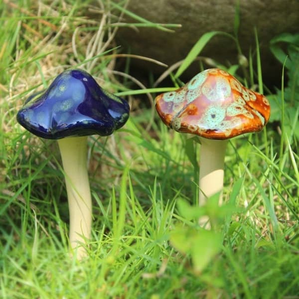 Hagedekorasjon, 4 keramiske sopper (tilfeldig farge) 4PC