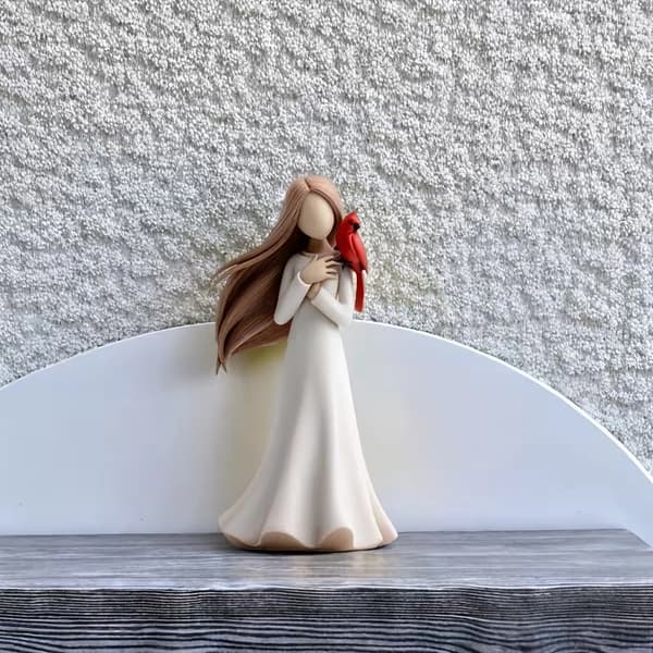 Denna mattröda papegojfigur är perfekt som heminredning. 1PC