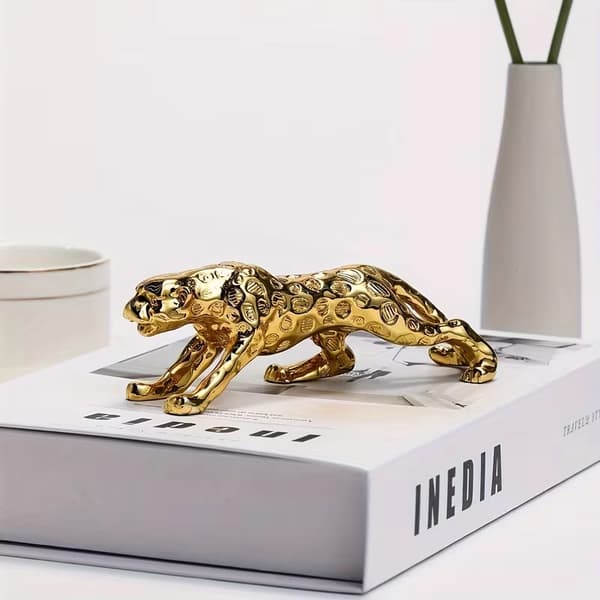 Silverpläterade leopard- eller lejonfigurer är lämpliga för placering i sovrummet. 1PC