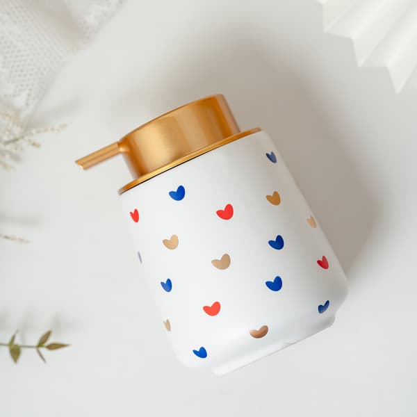 To keramiske skumsåpedispensere med et søtt hjerteformet design.