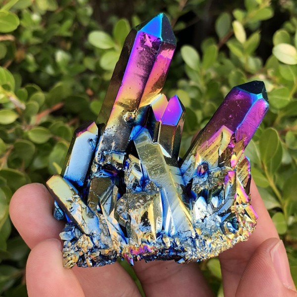 Naturlig kvartskristall titanbelagd regnbågssten 15g