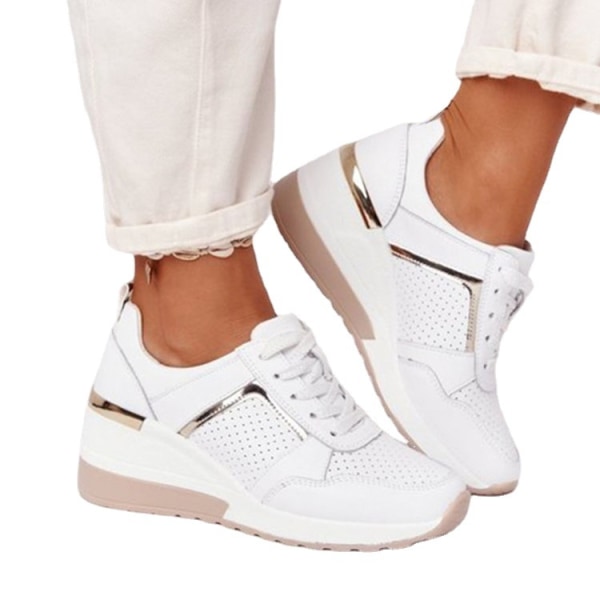 Sneakers för damer med snörning Comfy Classic Lady Wedge Hidden Trainers white 36