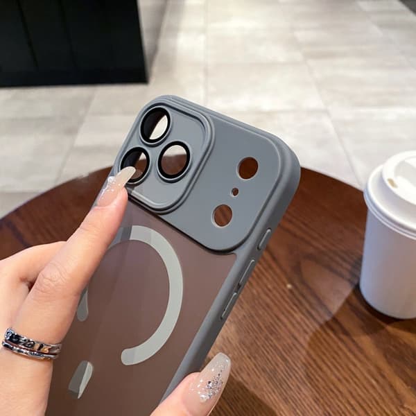 Matte magnetisk cover med en fløjlsblød overflade til iPhone 17 Pro Max/18 Pro Max Purple