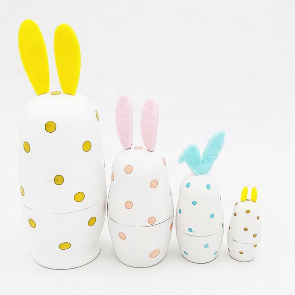 Ryska Matryoshka-dockor staplade i träkapslingsset 4 delar handgjorda leksaker