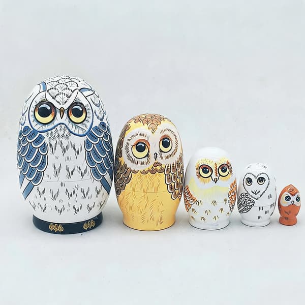 Ryska Matryoshka-dockor staplade i träkapslingsset 5 delar handgjorda leksaker
