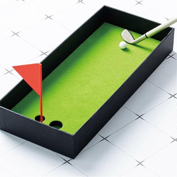 Golf Pen Sæt Mini Desktop Golfbold Pen Gave Inkluderer Putting Green 3 Køller Penne Bolde og Flag