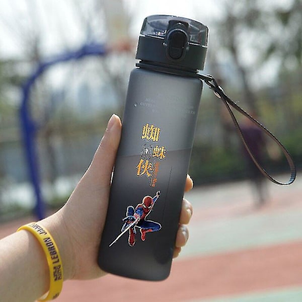 Spiderman Hulk Anime Vattenflaska Iron Man Captain America Pojkar Cartoon Plast Drickkoppar Barn Vuxen Vattenglas 560ml 10
