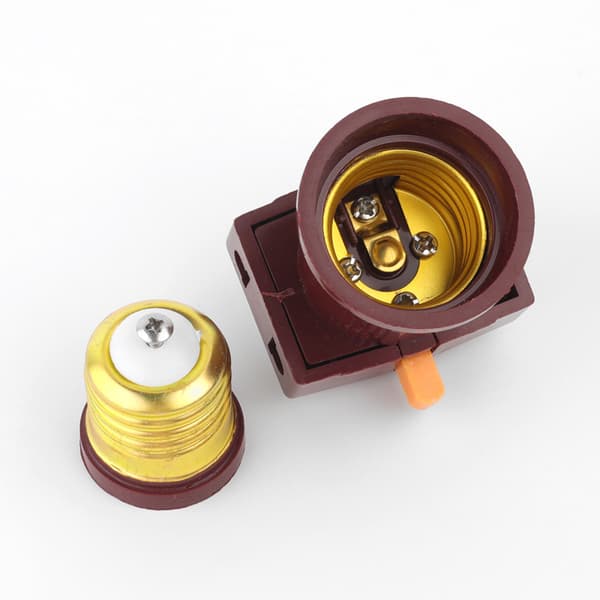 #Set med 3 E27 skruv-tjuvuttag med 6A brytare#