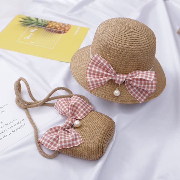 Sett med stråhatter og små vesker for barn, sommerhatt for strand