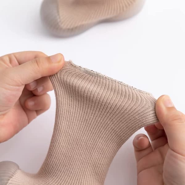 #Babysko med strikkede stopper sokker, sklisikre krypesko#