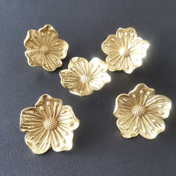 2 stk, blomsterformet knot, skapknot, messing qd