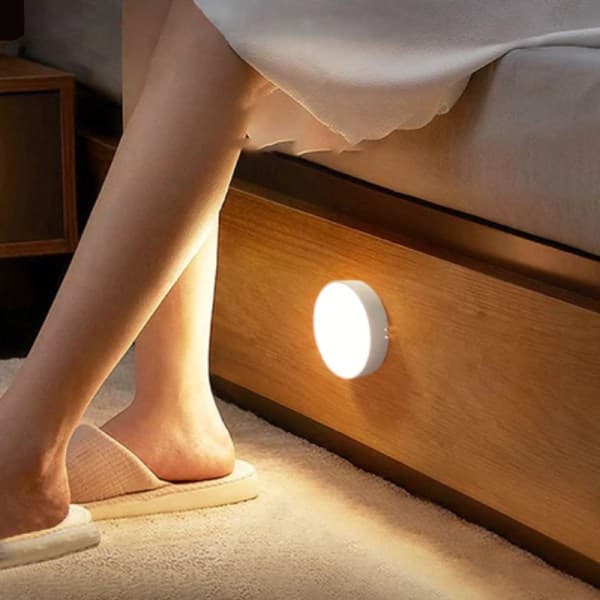 LED Spotlight med Bevægelsessensor - Genopladelig og Selvklæbende