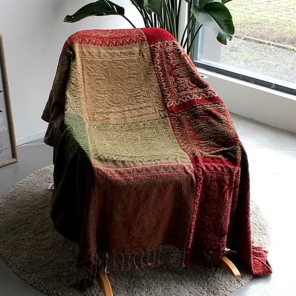 Chenille-heittäpeitto, Jacquard-tupsut sohvan peitteenä