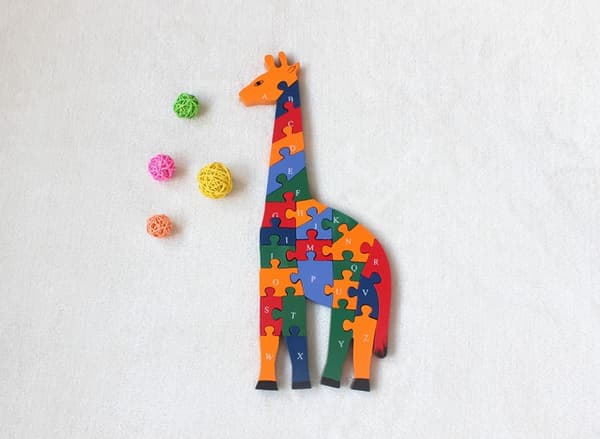 Puinen kirahvi-aakkos- ja numeropalapeli 4