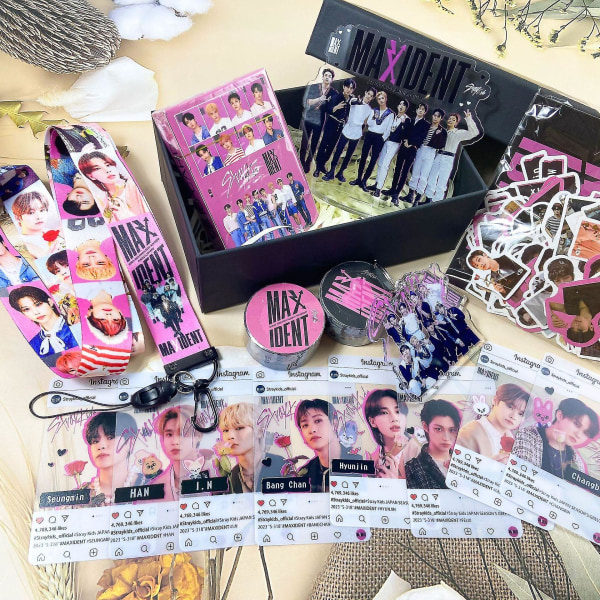 Stray Kids New lbum Maxident Present Box Set Kpop Merchandise Photocards Lanyard Nyckelring Presenter till Skz Fans A