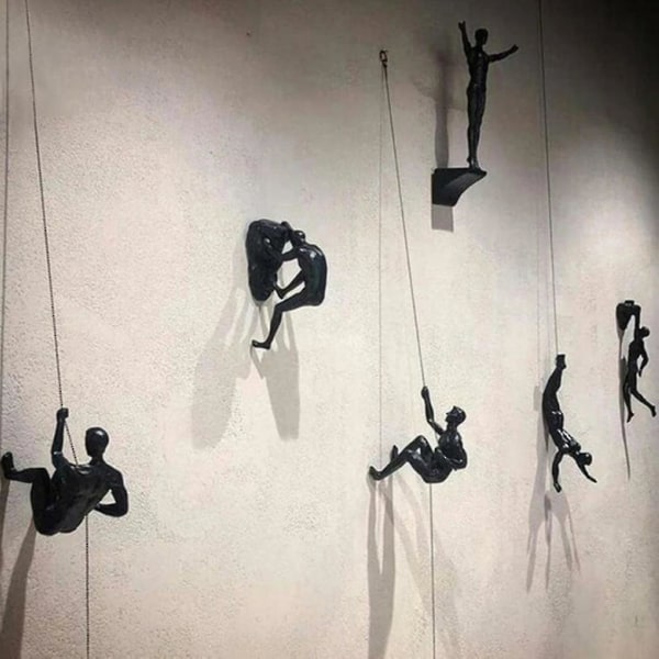 Klättrande karaktärsskulptur hängande bakgrund utomhus sportdekoration konst hängande klättringsstaty A