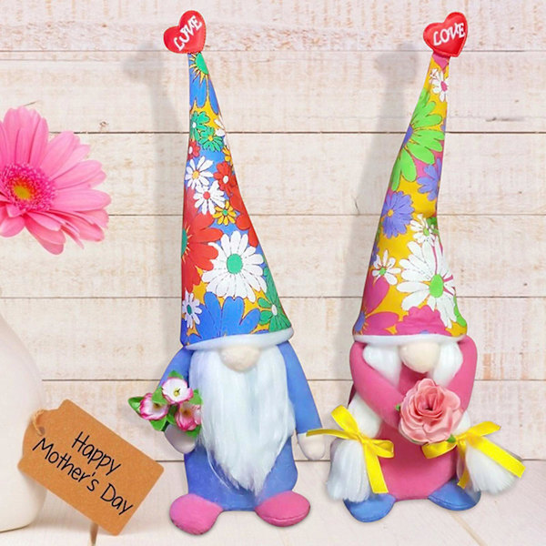 Mor's dag Gnome Love Heart Holding Flowers Cute Elf Dwarf For