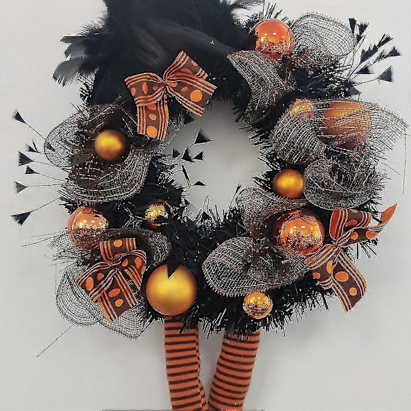 Halloween-noita seppele hatulla, ovikoriste, keinotekoinen vaahtera ja kurpitsa-kranssi festivaali Halloween-koristeluun