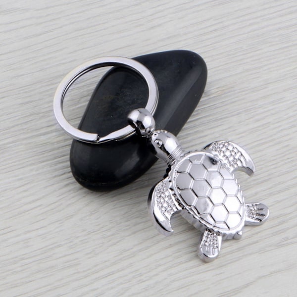Nøglering, skildpadde-motiv taskecharm i sølvbelagt stål.