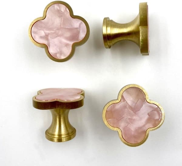 Set med 4 dekorativa väggkrokar i massiv mässing för rockar, väskor och hattar, klöverdesign, rosa och champagne guld