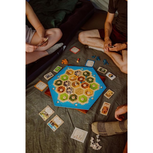 Catan Lautapeli - Lähde Seikkailun Ja Kaupan Matkalle!