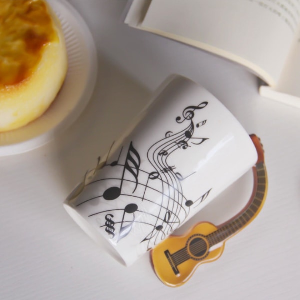 Creative Novelty Gitarrhandtag Keramikkopp Gratis Spectrum Kaffe Mjölk Te Cup Personlighetsmugg Unik