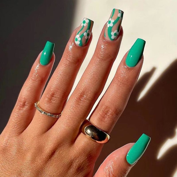 24-pak kvinders pressede negle falske lange linjer grønne bølgeblomster Farvematchende bølgede neglekunst gør-det-selv-manicureværktøjer Fulddækkende negleklistermærker