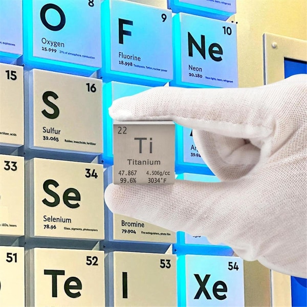 Titaanin neliön tiheysneliöt Puhdasta metallia elementeille Kokoelmat Laboratoriokokeiden jaksollinen taulukko C