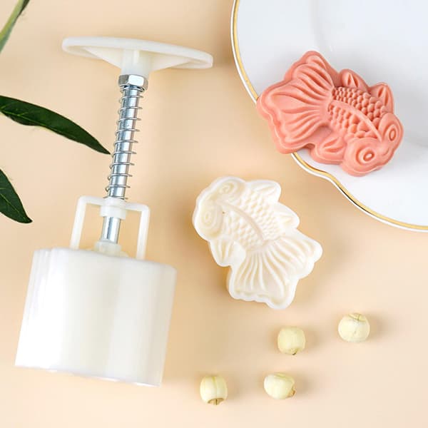 65g Plastmaterial Mooncake-formar DIY Mooncake-stämplar Söta Guldformade