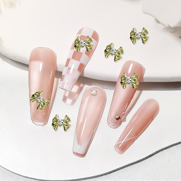 10 st Nail Art Rhinestones Prydnad 3D Rosett Spindel Skalle Faux Kristall på Metall Charms Kreativ DIY D