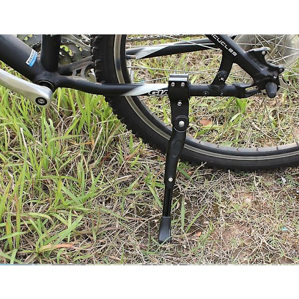 Musta polkupyörän jalusta. Säädettävä jalusta alumiiniseoksesta MTB-pyörän jalusta liukuesteellä