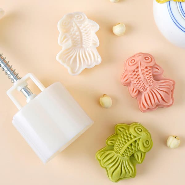 65g Plastmaterial Mooncake-formar DIY Mooncake-stämplar Söta Guldformade