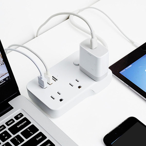 6 pistorasian jatkojohto 3-haarukalla 5 jalan jatkojohdolla 3 USB-porttia