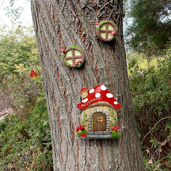 Miniatyrhusfönster och -dörr med lysande nattlampa i svart sagosömnande dörr och fönstergarn